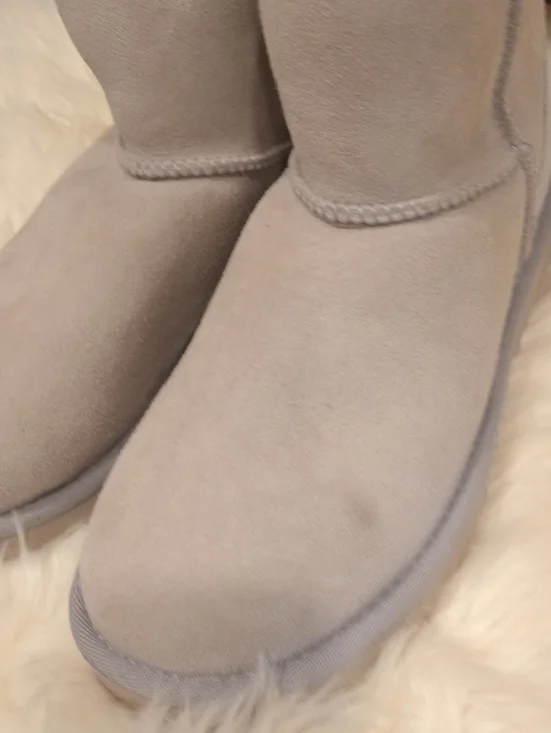 UGG  Boots - Picture 4 of 10